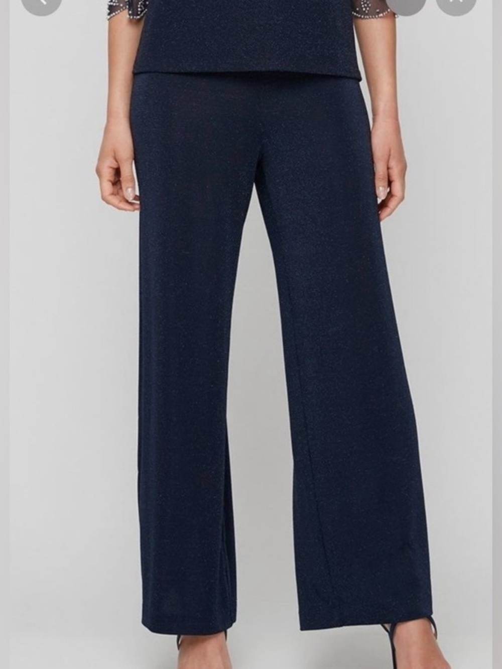 St. John Basics
Santana knit trousers in Navy Blue Size 16